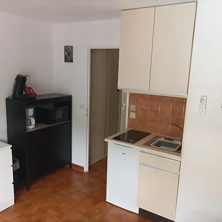 Studio 2 Personnes Dans Avec Piscine Daire Fréjus