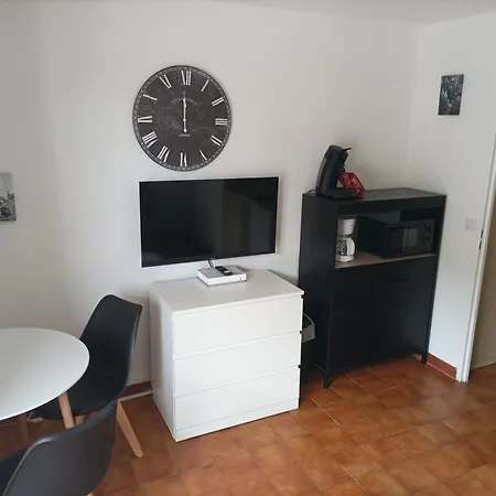 Studio 2 Personnes Dans Avec Piscine Fréjus