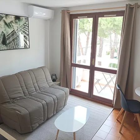 Studio 2 Personnes Dans Avec Piscine *